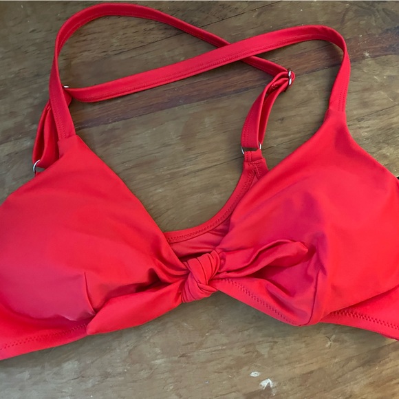 Bikini - Picture 1 of 6